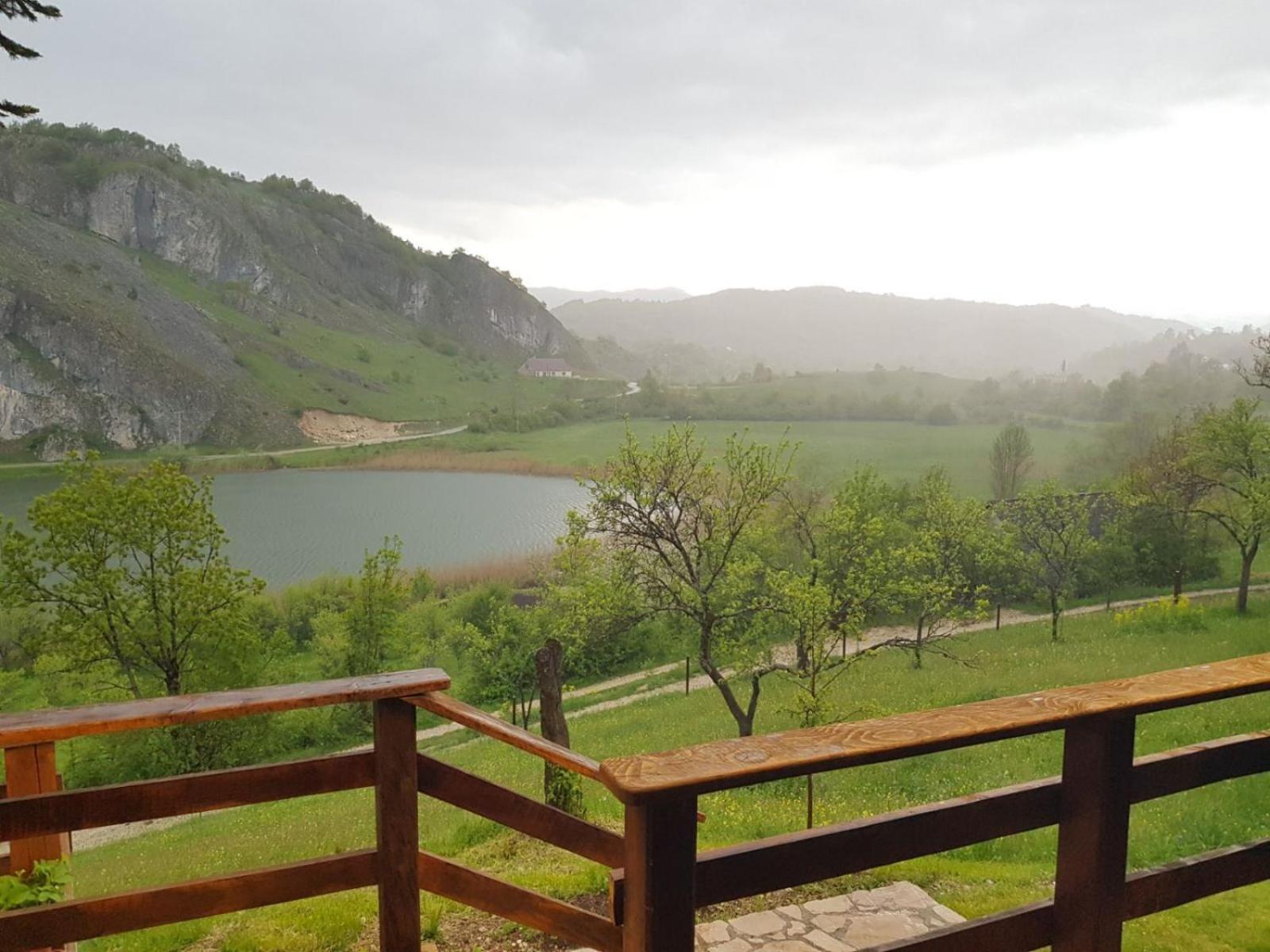 Готель Detached House Milivoje Poscenje Екстер'єр фото