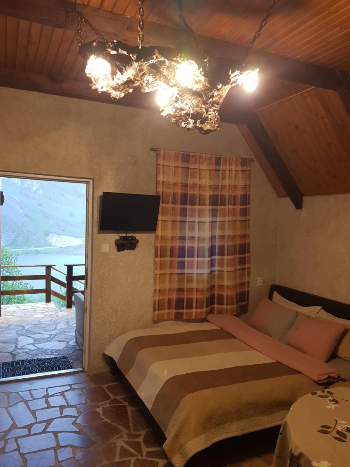 Готель Detached House Milivoje Poscenje Екстер'єр фото