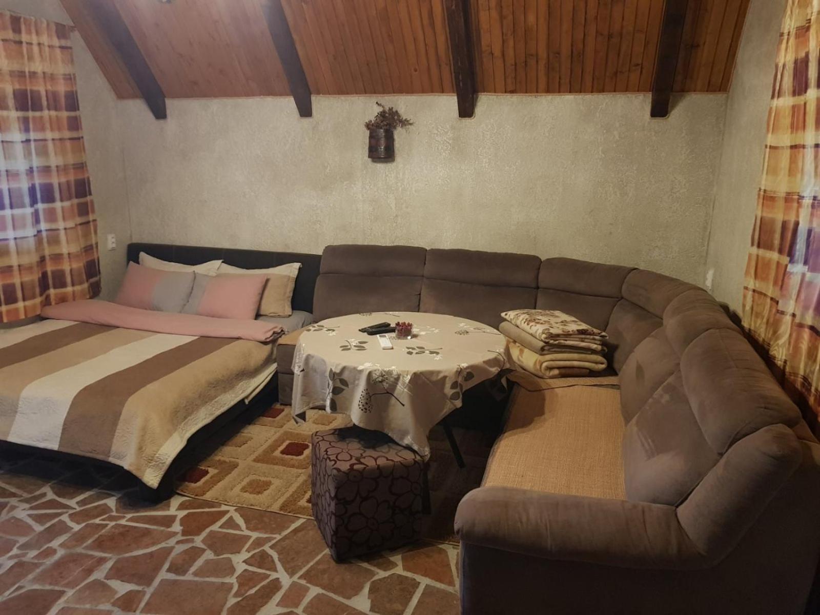 Готель Detached House Milivoje Poscenje Екстер'єр фото